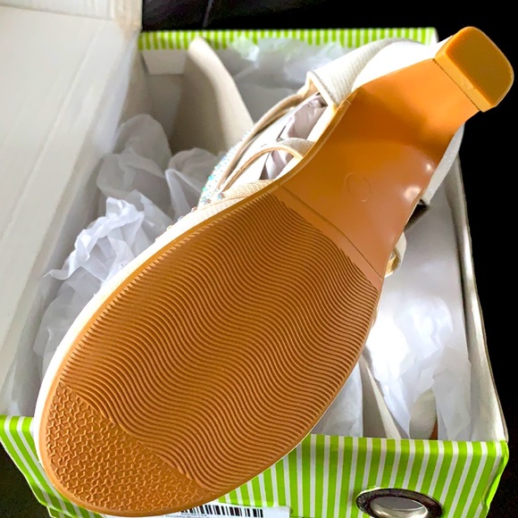 Brand New White Double Buckle Pump - Girls - Picture 3 of 5